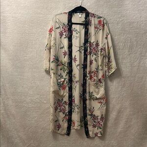 Time and Tru Cream and Navy Floral Robe with Kimono Style
